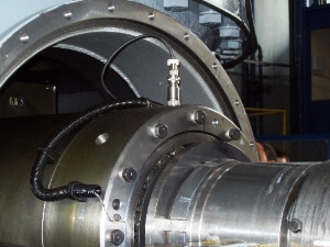 vibration sensor mounted on gearbox input shaft